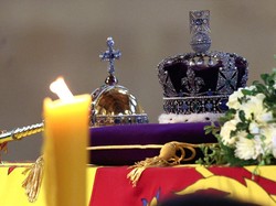 Viral Laba-laba Hinggap di Peti Mati Elizabeth II