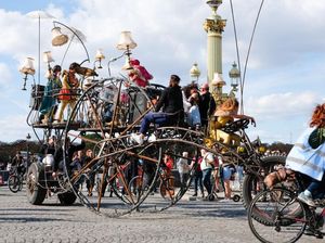 Warga Nikmati Car Free Day di Paris dengan Bersepeda Warga Nikmati Car Free Day di Paris dengan Bersepeda