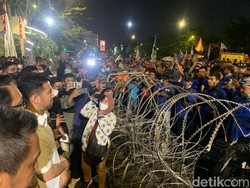 Wagub Emil Temui Ribuan Pendemo, Janji Perjuangkan Aspirasi Buruh