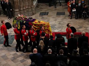 Elizabeth Tinggalkan Surat untuk Warga Sydney, Baru Bisa Dibuka 2085