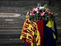 Simbol di Balik Karangan Bunga Peti Ratu Elizabeth II