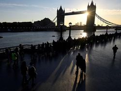 250 Ribu Orang Mengantre Demi Melayat Ratu Elizabeth, Ada yang 25 Jam!