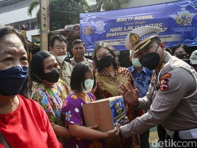 Hari Lalulintas Bhayangkara ke-67 Polantas Gelar Baksos