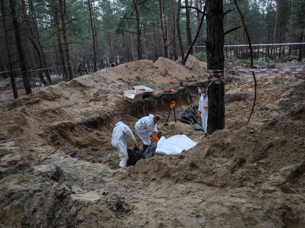 447 Mayat Digali dari Kuburan Massal Ukraina, Ada Bekas Penyiksaan
