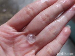 Hujan Es di Tangsel Sore Tadi, Warga Kaget!