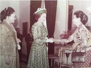 Prabowo Unggah Momen Pertemuan Ibunya dengan Ratu Elizabeth di Indonesia