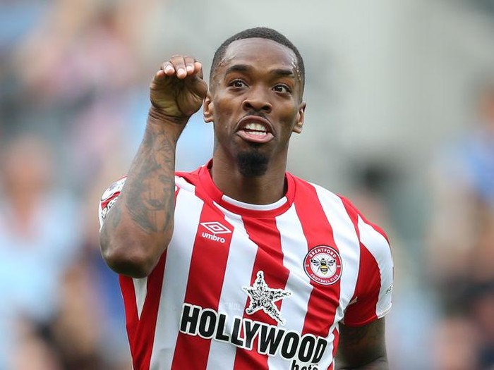 BRENTFORD, ENGLAND - SEPTEMBER 03: Ivan Toney of Brentford celebrates scoring their side's third goal during the Premier League match between Brentford FC and Leeds United at Brentford Community Stadium on September 03, 2022 in Brentford, England. (Photo by Steve Bardens/Getty Images)