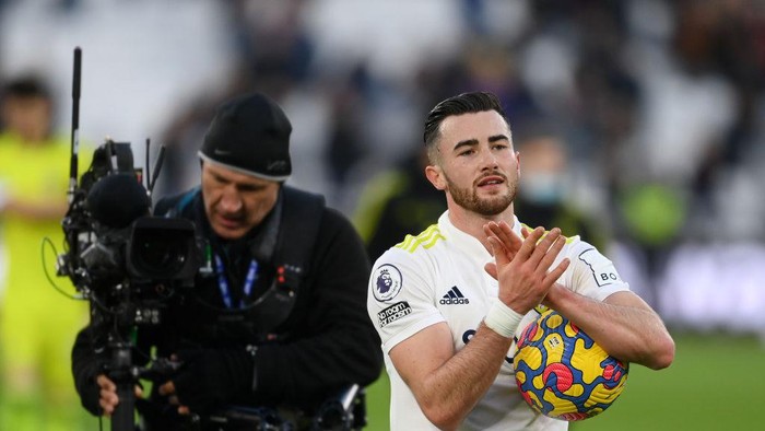 Jack Harrison LONDON, ENGLAND - JANUARY 16: Jack Harrison of Leeds United applauds fans with his match ball after their sides victory during the Premier League match between West Ham United and Leeds United at London Stadium on January 16, 2022 in London, England. (Photo by Mike Hewitt/Getty Images)