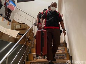 Jaksa Sita Sejumlah Berkas soal Dugaan Sunat PIP di KCD Pendidikan Tasik Jaksa Sita Sejumlah Berkas soal Dugaan Sunat PIP di KCD Pendidikan Tasik