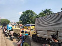 Lia Menyerah Usai 2 Jam Terjebak Macet di Cibubur, Pilih Rehat Sejenak