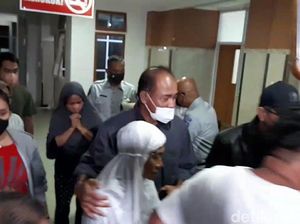 Jamintel Amir Yanto Jemput Jenazah Putranya Korban Laka Maut Tol Pejagan Jamintel Amir Yanto Jemput Jenazah Putranya Korban Laka Maut Tol Pejagan
