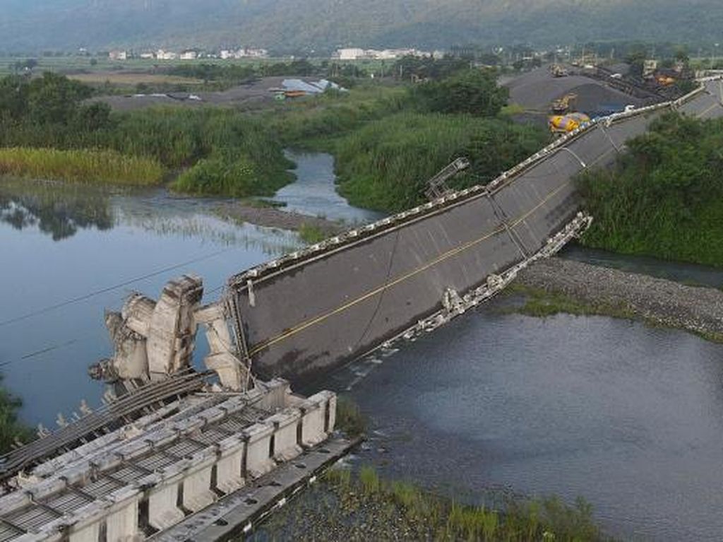 Jembatan di Taiwan Ambruk Digoyang Gempa M 7,2, Begini Kondisinya