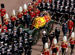 Tradisi Kereta Pengangkut Peti Mati Raja hingga Ratu Inggris dari Masa ke Masa