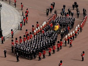 Jenazah Ratu Elizabeth II Dibawa ke Kastil Windsor