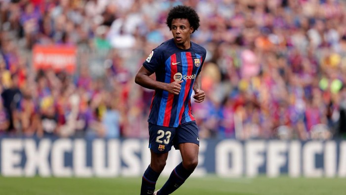 BARCELONA, SPAIN - SEPTEMBER 17: Jules Kounde of FC Barcelona  during the La Liga Santander  match between FC Barcelona v  Elche at the Spotify Camp Nou on September 17, 2022 in Barcelona Spain (Photo by David S. Bustamante/Soccrates/Getty Images)