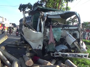 Kecelakaan Dump Truk di Lumajang, 2 Pengendara Motor Tewas