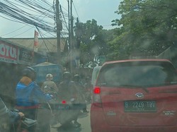 Ada Kecelakaan, Lalin Jalan Alternatif Cibubur Macet Parah!