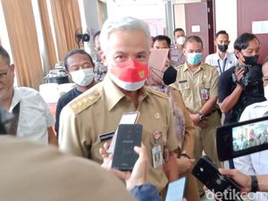 Respons Ganjar Ketum Kagama soal Jas Almamater UGM Dibakar di Demo BBM Respons Ganjar Ketum Kagama soal Jas Almamater UGM Dibakar di Demo BBM