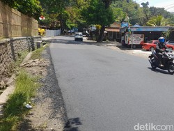 Dikeluhkan Warga, Jalan Raya Sumedang-Cirebon Kini Tak Berlubang Lagi