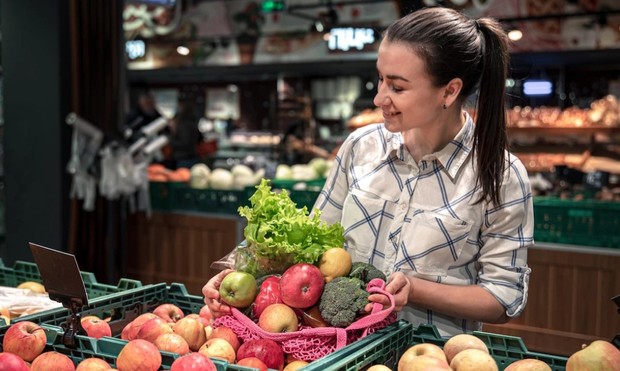 Konsumsi makanan sehat dan suplemen/Foto: freepik.com/pvproductions