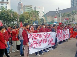 Mahasiswa Kembali Demo Tolak BBM Naik di Kawasan Patung Kuda Jakpus