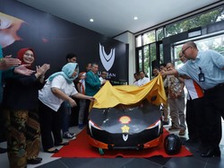 Siap ke Sirkuit Kelas Dunia, Universitas Syiah Kuala Luncurkan Mobil Listrik
