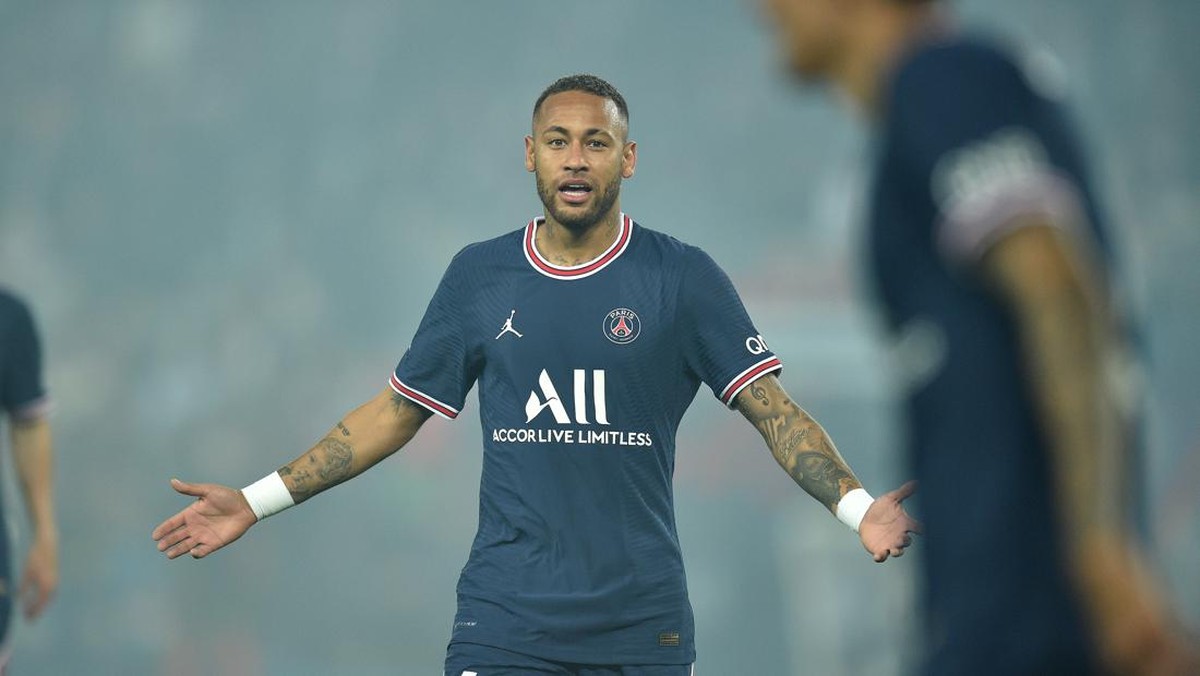 Neymar marah saat digantikan melawan Lyon. (Foto: Getty Images/Lionel Hahn)