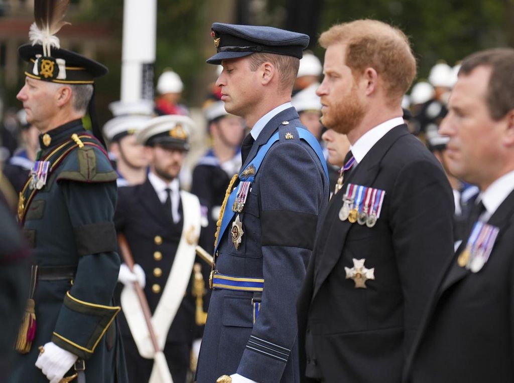 Ungkit Kontroversi Kostum Nazi, Pangeran Harry Salahkan William dan Kate
