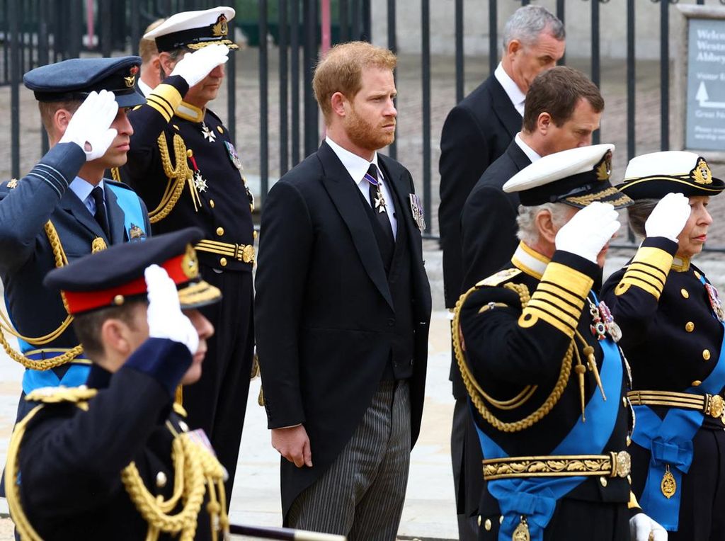 Pangeran Harry Ingin Minta Bantuan Mediator untuk Damai dengan Keluarga