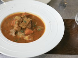 Parah! Guru Ini Ketahuan Campur Cairan Pemutih ke Makanan Murid