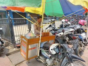 Harga BBM Naik, Driver Ojol Pangkas Jajan di Tempat Ngetem