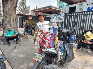 Pedagang Kejepit Harga BBM, Mau Naikin Harga Takut Ditinggal Pembeli