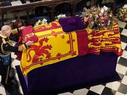 Momen Khusyuk Pemakaman Ratu Elizabeth di Kastil Windsor Momen Khusyuk Pemakaman Ratu Elizabeth di Kastil Windsor