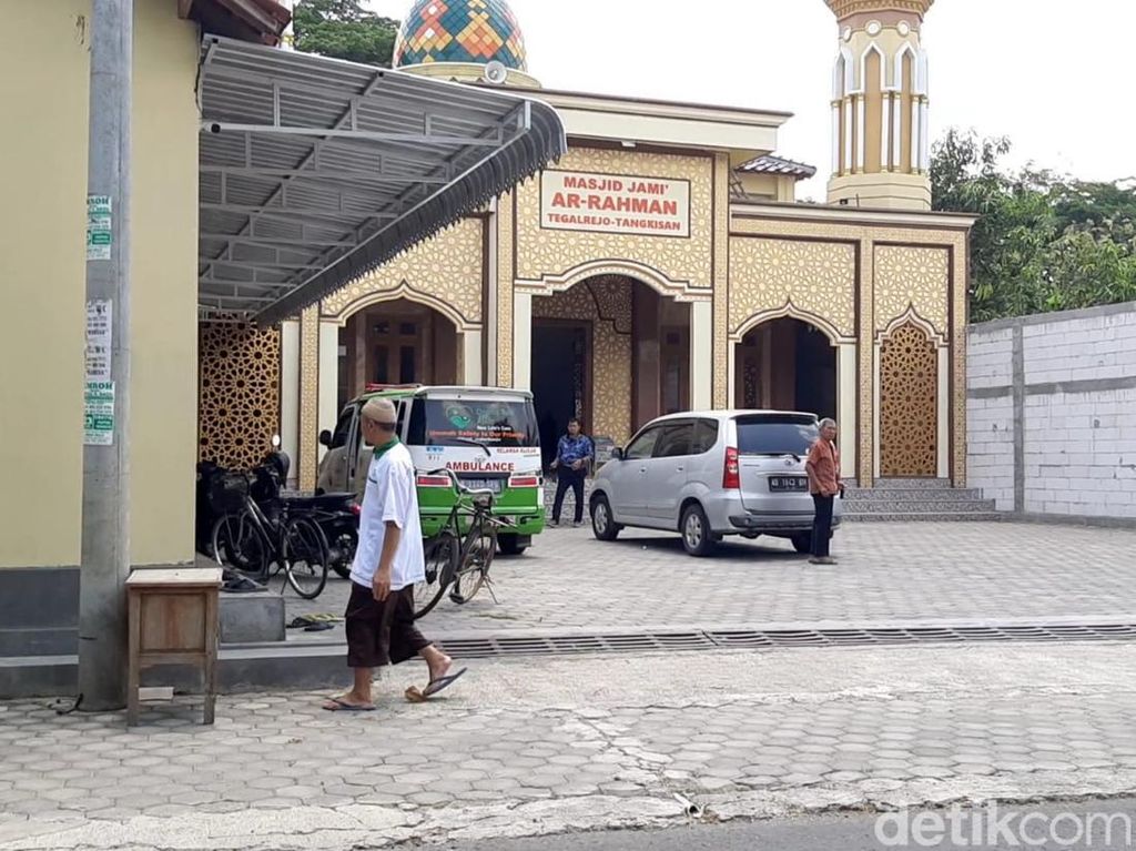 Aksi Komplotan Pencuri Kontak Amal Masjid di Sukoharjo Terekam CCTV