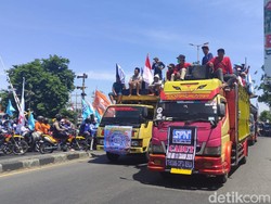 Buruh dari Sidoarjo-Beberapa Kota di Jatim Bergerak ke Surabaya Tolak Harga BBM