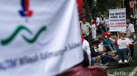 Momen Gedung Kementerian BUMN Digeruduk Pendemo