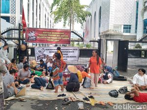 Konflik Lahan dengan Perusahaan, Petani Palas Aksi Nginap di DPRD Sumut Konflik Lahan dengan Perusahaan, Petani Palas Aksi Nginap di DPRD Sumut