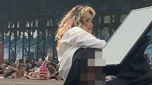 Pinkan Mambo Ngaku Dibayar Rp 200 Juta, Rela Tiduran Kayak Gini di Panggung