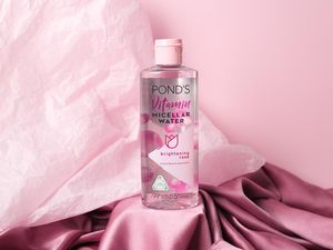 Tak Hanya Bersihkan Makeup, Ini 5 Manfaat Micellar Water Tak Hanya Bersihkan Makeup, Ini 5 Manfaat Micellar Water