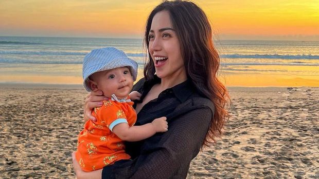 Potret Baby Don Anak Kedua Jessica Iskandar