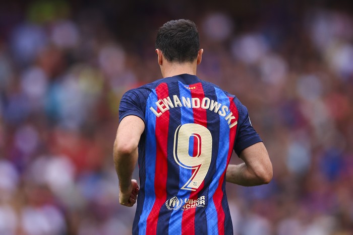 BARCELONA, SPAIN - SEPTEMBER 17: Robert Lewandowski FC Barcelona runs during the LaLiga Santander match between FC Barcelona and Elche CF at Spotify Camp Nou on September 17, 2022 in Barcelona, Spain. (Photo by Eric Alonso/Getty Images)