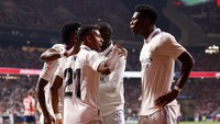 Kemenangan juga membuat Real Madrid kembali merebut puncak klasemen Liga Spanyol, yang sempat dikudeta Barcelona sehari sebelumnya. (Foto: Real Madrid via Getty Images/Antonio Villalba)