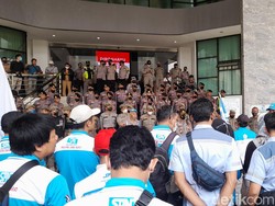 Buruh di Bogor Tolak Kenaikan Harga BBM, Minta Upah Naik 13%