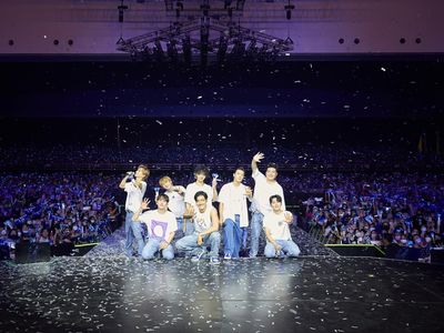 Potret Super Junior Bikin Jakarta Penuh Cahaya Biru