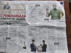 Saat Tabloid Anies Baswedan Disebar ke Jemaah Salat Jumat Masjid di Malang Saat Tabloid Anies Baswedan Disebar ke Jemaah Salat Jumat Masjid di Malang