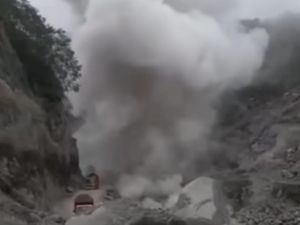 Batu Menggelinding di Kali Gendol Viral, Begini Penjelasan BPPTKG