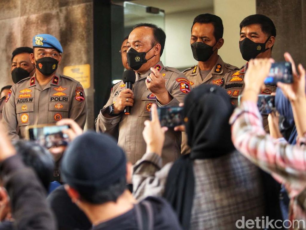 Polri Bantah Ada Kakak Asuh-Adik Asuh Ferdy Sambo Polri Bantah Ada Kakak Asuh-Adik Asuh Ferdy Sambo