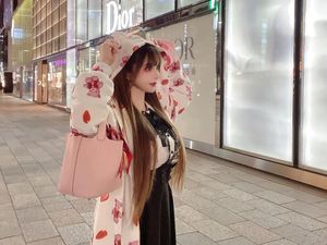 Kisah Wanita Terobsesi Jadi Boneka Prancis, Operasi Payudara Sampai Ukuran M Kisah Wanita Terobsesi Jadi Boneka Prancis, Operasi Payudara Sampai Ukuran M