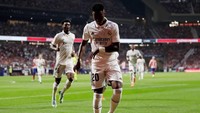 Saat merayakan gol perdana Madrid yang divetak Federico VAlverde, Vinicius menari-nari di pojok lapangan Wanda Metropolitano. (Foto: David S. Bustamante/Soccrates/Getty Images)