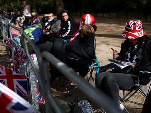 Warga Padati London Jelang Pemakaman Elizabeth, Ada yang Berkemah!